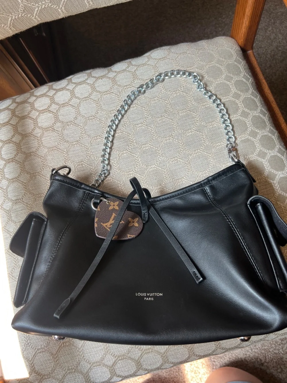 Black shoulder bag